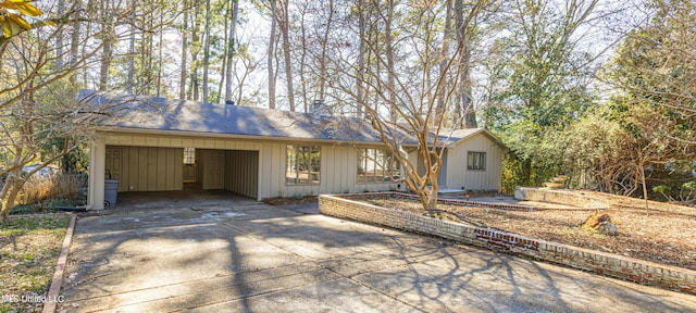 view of front of home featuring concrete driveway