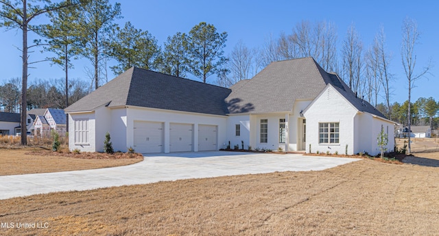 view of front facade with a garage