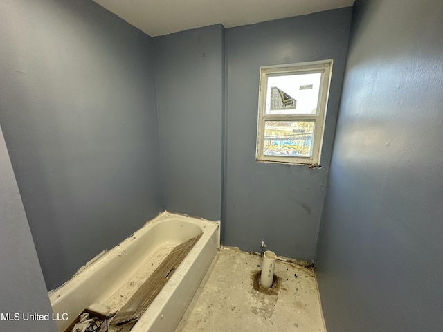 full bathroom featuring a bathtub