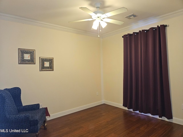 living area featuring crown molding and ceiling fan