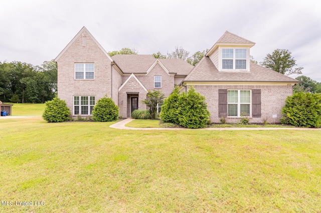 view of front of home featuring a front yard