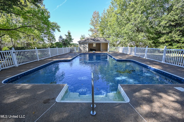 view of swimming pool featuring a patio