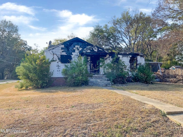2835 Arbor Hill Dr, Jackson, MS 39212 - view of front facade with a front lawn