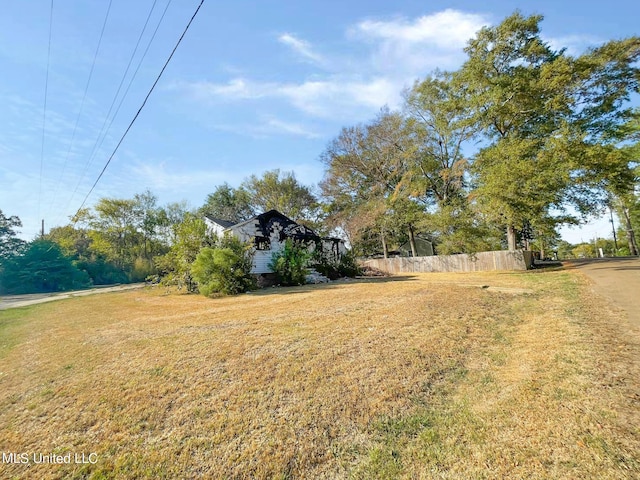 2835 Arbor Hill Dr, Jackson, MS 39212 - view of yard featuring fence
