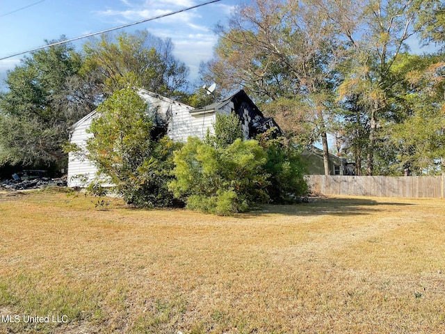 2835 Arbor Hill Dr, Jackson, MS 39212 - view of yard featuring fence