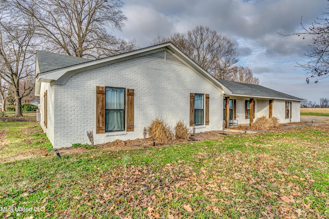 exterior space featuring a front lawn