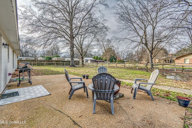 view of yard featuring a patio