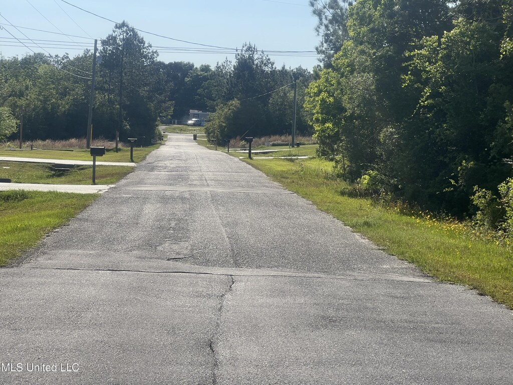 19719 Brighton Dr, Saucier, MS 39574
