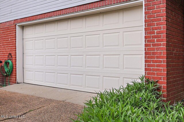 501 Brighton Cir, Brandon, MS 39047 - garage featuring driveway