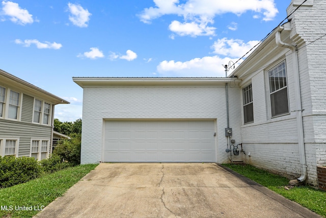 2418 24th Ave, Meridian, MS 39301 - garage featuring driveway