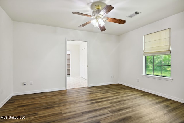 unfurnished room with dark hardwood / wood-style floors and ceiling fan