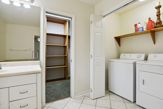 washroom featuring light tile patterned flooring and washing machine and clothes dryer