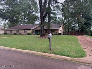 single story home featuring a front lawn