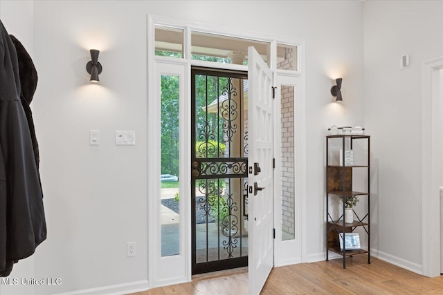 4275 Bienville Rd, Nesbit, MS 38651 - entryway featuring wood finished floors and baseboards