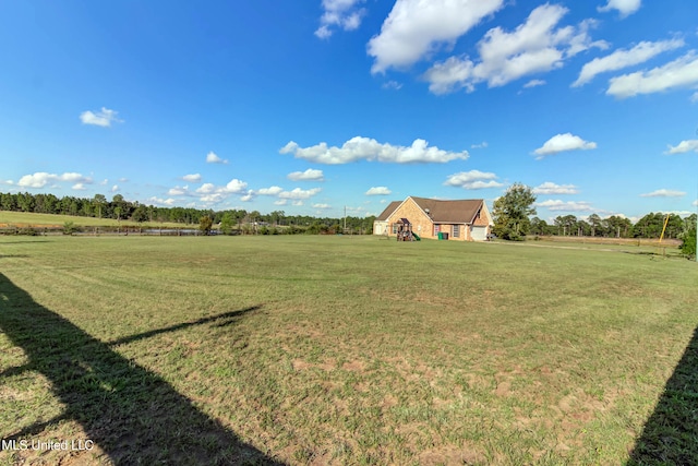 view of yard featuring a rural view