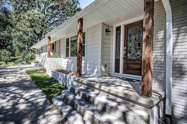 doorway to property with covered porch