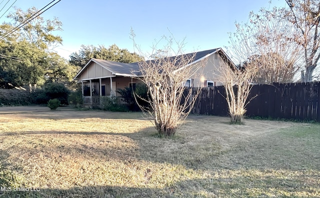 view of front of home with fence and a front yard