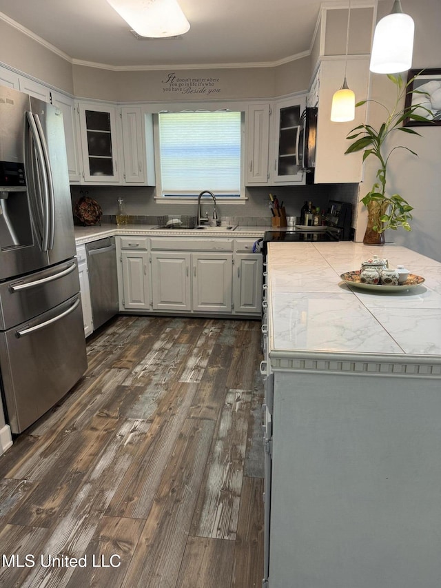 5205 Marthavale Cv, Southaven, MS 38671 - kitchen with appliances with stainless steel finishes, a sink, ornamental molding, dark wood-type flooring, and glass insert cabinets