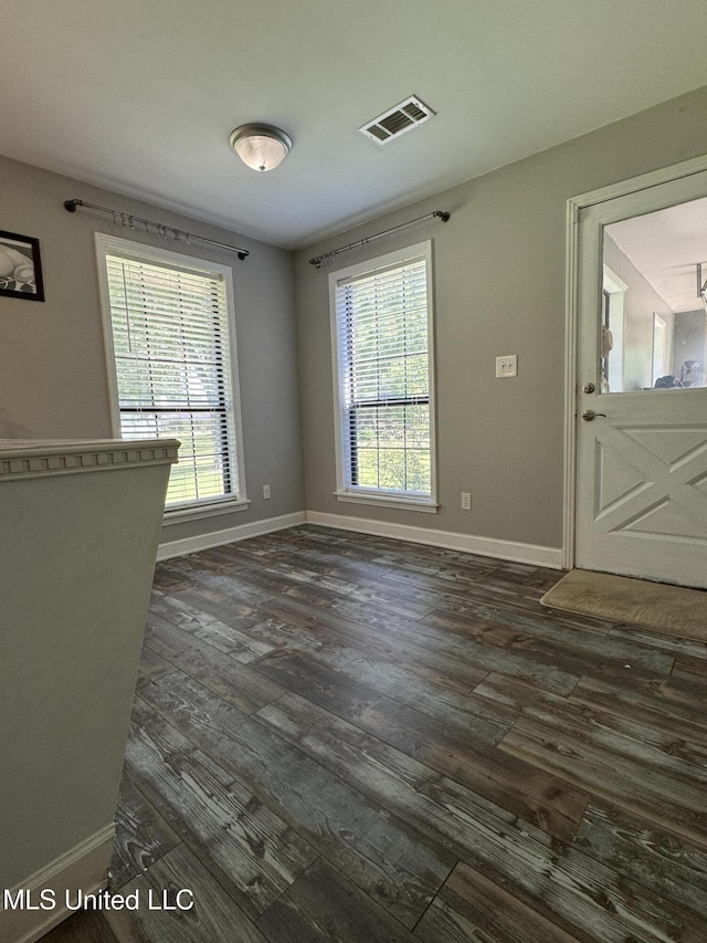 5205 Marthavale Cv, Southaven, MS 38671 - unfurnished room with dark wood-type flooring, baseboards, and healthy amount of natural light