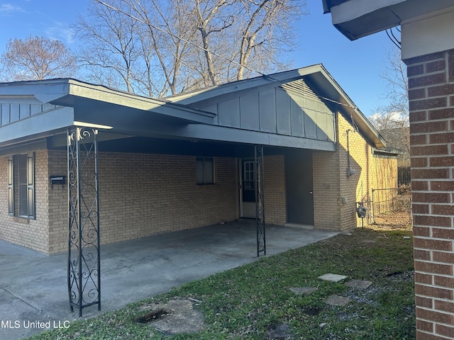 view of side of property featuring a carport