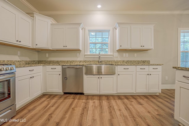 5640 Drew Glazer Dr, Olive Branch, MS 38654 - kitchen with appliances with stainless steel finishes, a sink, light wood finished floors, crown molding, and white cabinets