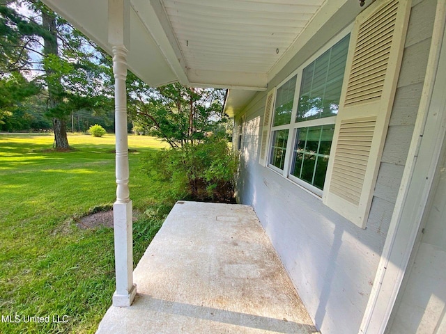410 N Brooks St, Pelahatchie, MS 39145 - covered porch featuring a yard
