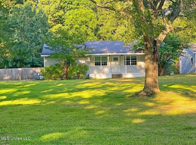 410 N Brooks St, Pelahatchie, MS 39145 - ranch-style home with a porch