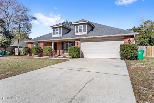 view of front of house featuring a front lawn and a garage