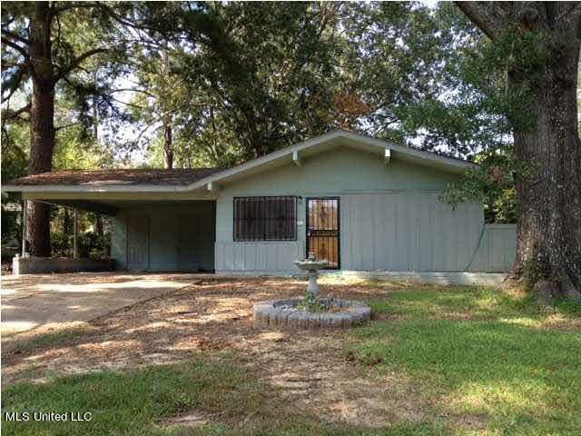 view of front of home with a carport