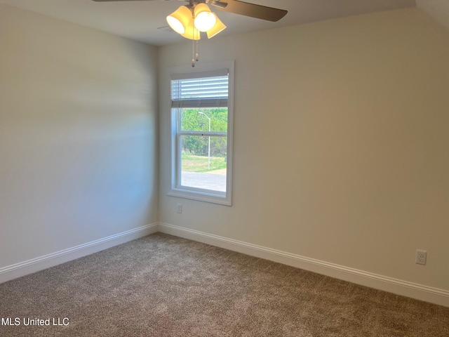 unfurnished room featuring carpet floors, a ceiling fan, and baseboards