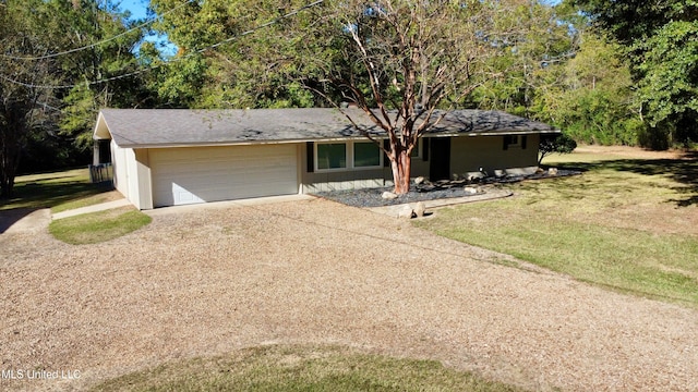 view of front facade featuring a front yard and a garage