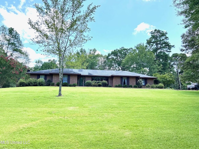 ranch-style home featuring a front yard