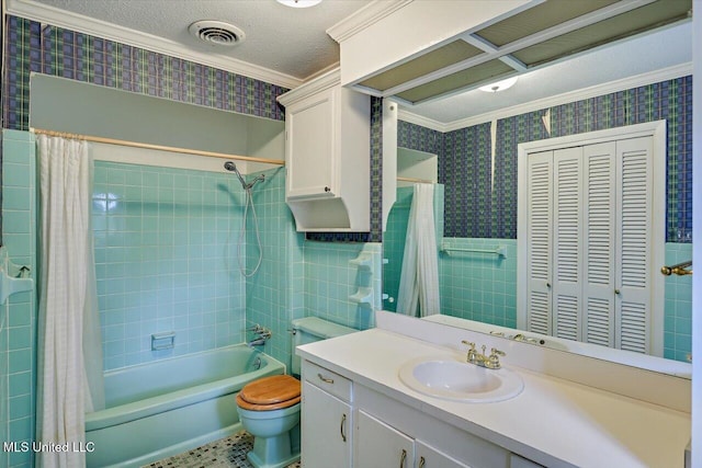 223 Hannah Dr, Clinton, MS 39056 - bathroom featuring crown molding, shower / tub combo with curtain, toilet, vanity, and wallpapered walls