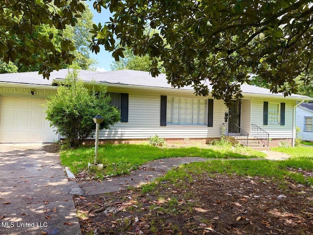 1030 Glenwood St, Jackson, MS 39209 - single story home with an attached garage and asphalt driveway