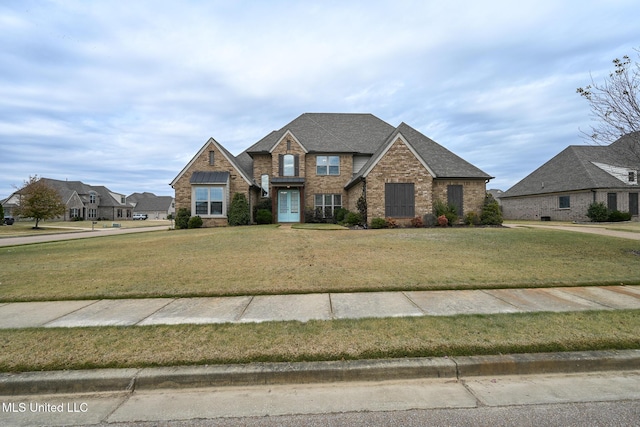 view of front of home featuring a front yard