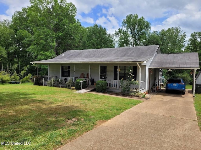 view of front of house featuring an attached carport, concrete driveway, a porch, and a front lawn