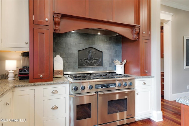 5264 Chappel Cv, Olive Branch, MS 38654 - kitchen with double oven range, decorative backsplash, ornamental molding, custom range hood, and wood finished floors