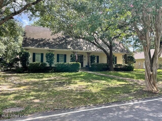 ranch-style home featuring a front yard