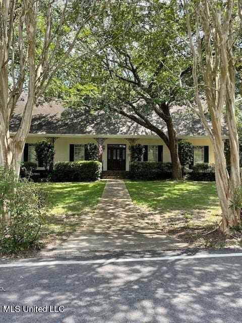 view of front of home with a front lawn