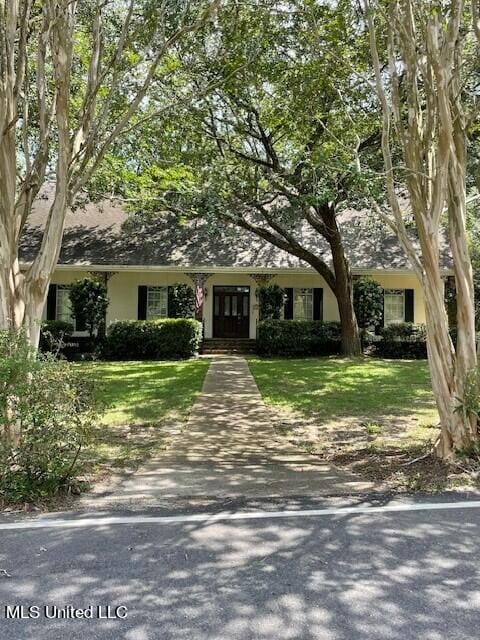 7828 Loa Pl, Diamondhead, MS 39525 - view of front of house featuring a front yard