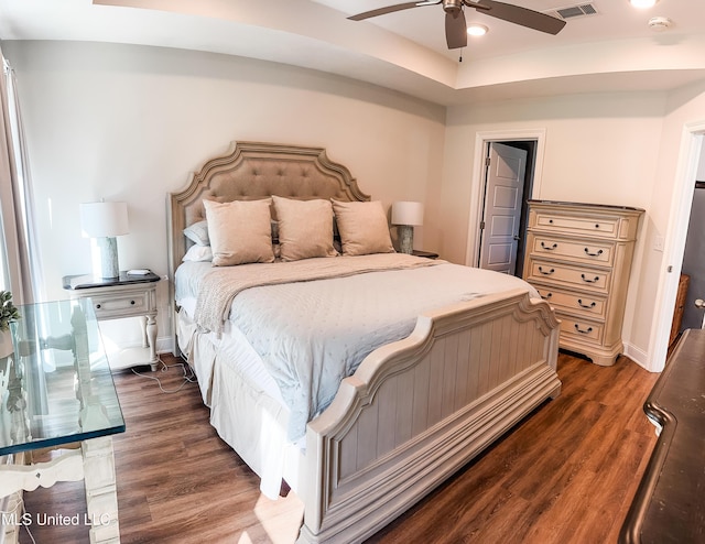 bedroom with dark wood-style floors, baseboards, and a ceiling fan