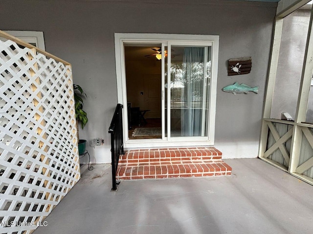 property entrance featuring stucco siding