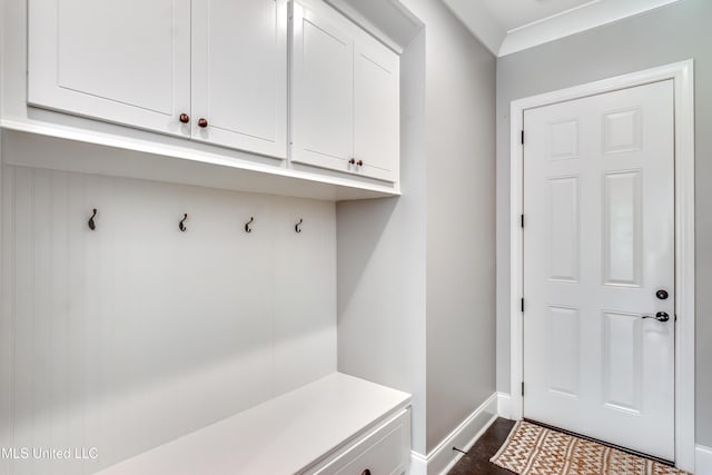 150 Pine Ridge Cir, Brandon, MS 39047 - mudroom with baseboards