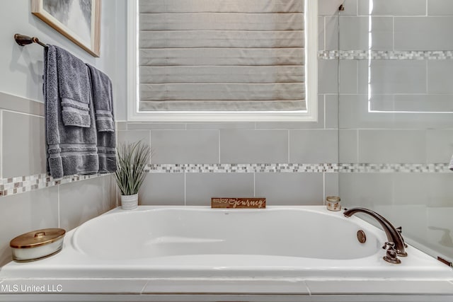 150 Pine Ridge Cir, Brandon, MS 39047 - bathroom with a garden tub