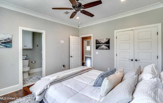 150 Pine Ridge Cir, Brandon, MS 39047 - bedroom featuring wood finished floors, a closet, ensuite bathroom, baseboards, and visible vents