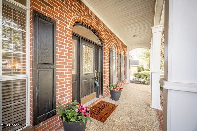 property entrance with covered porch