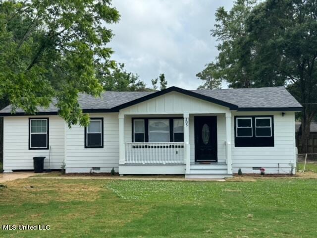 ranch-style house with a front yard