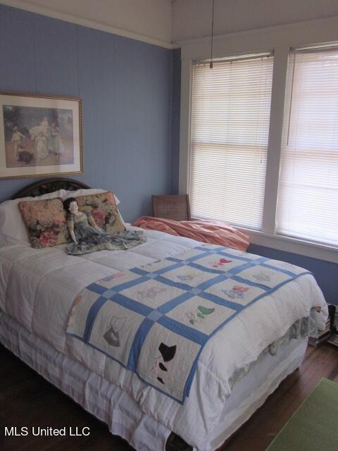 400 Crockett Ave, Greenwood, MS 38930 - bedroom featuring dark wood-type flooring