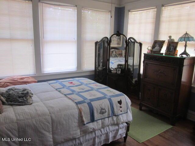 400 Crockett Ave, Greenwood, MS 38930 - bedroom featuring wood-type flooring