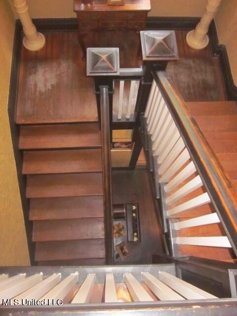 400 Crockett Ave, Greenwood, MS 38930 - view of stairway